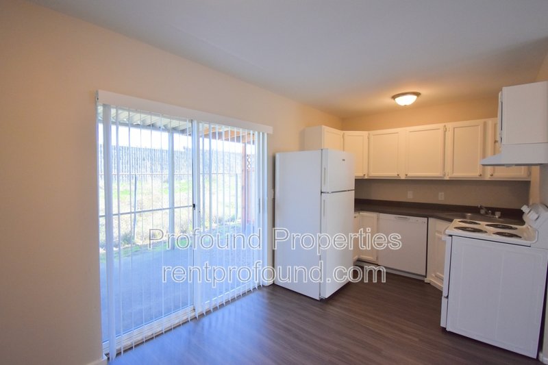 738 NE 94th Avenue property image