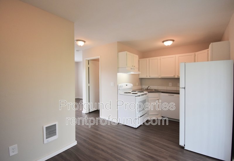 738 NE 94th Avenue property image