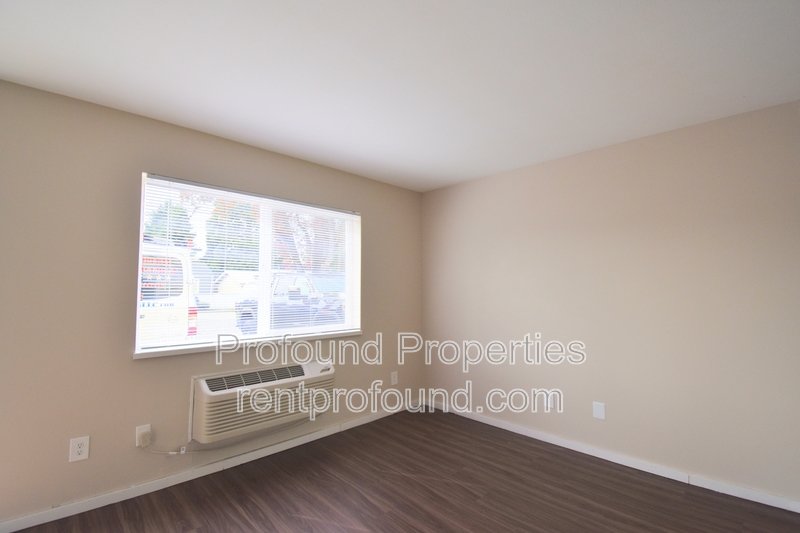 738 NE 94th Avenue property image