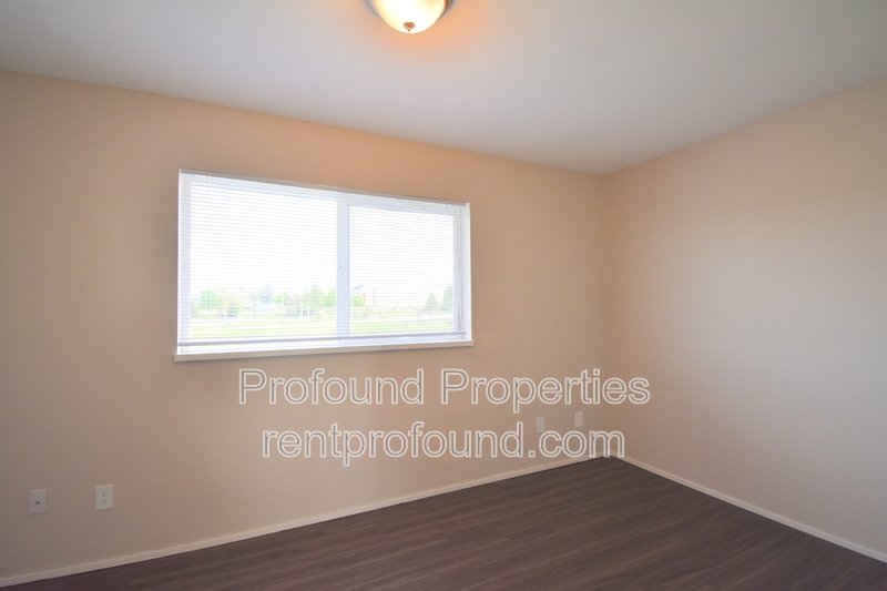 738 NE 94th Avenue property image