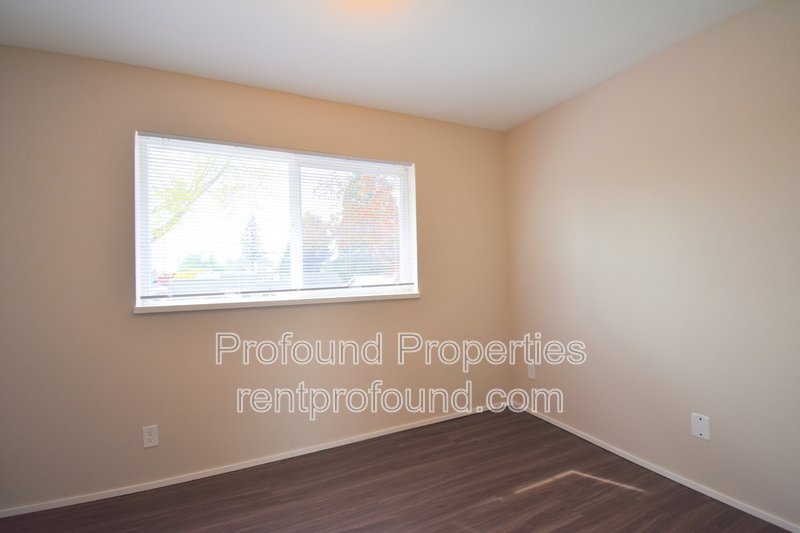 738 NE 94th Avenue property image