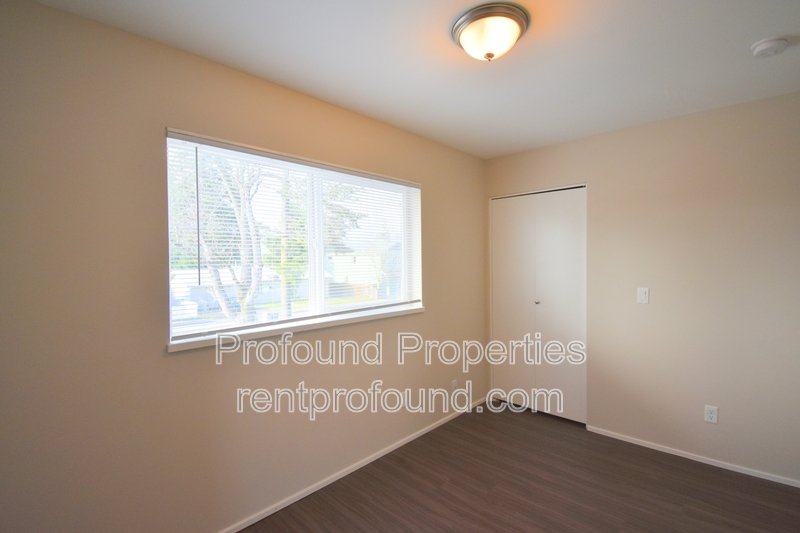 738 NE 94th Avenue property image