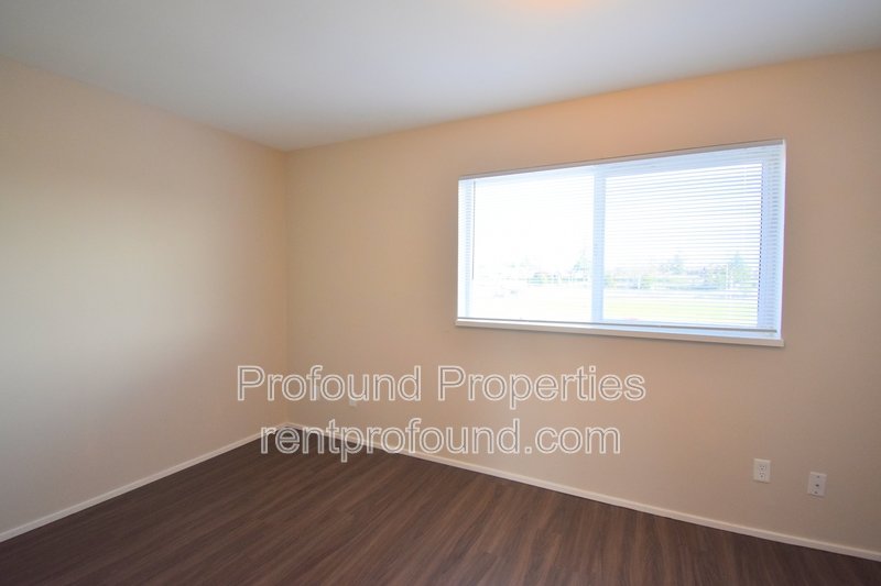 738 NE 94th Avenue property image