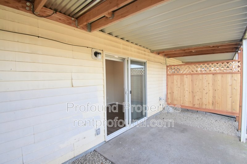 738 NE 94th Avenue property image