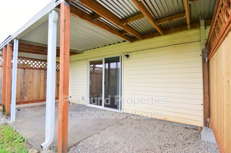 738 NE 94th Avenue property image