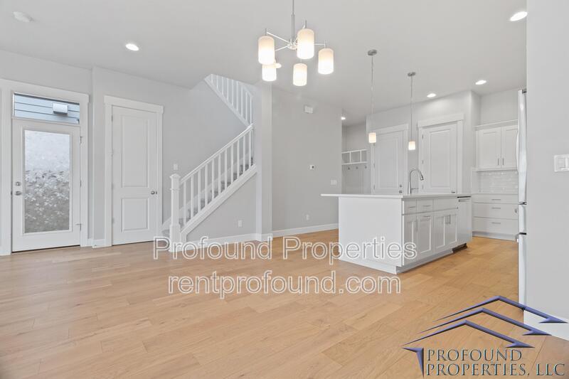 6843 SE Red Alder Street property image