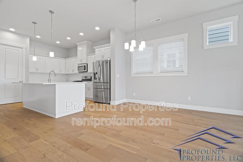 6843 SE Red Alder Street property image