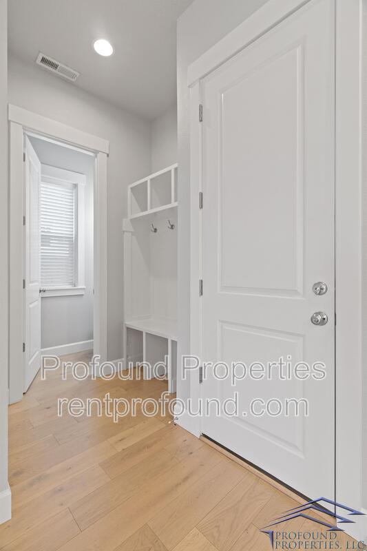 6843 SE Red Alder Street property image