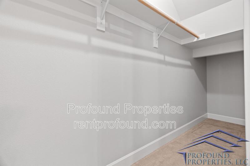 6843 SE Red Alder Street property image