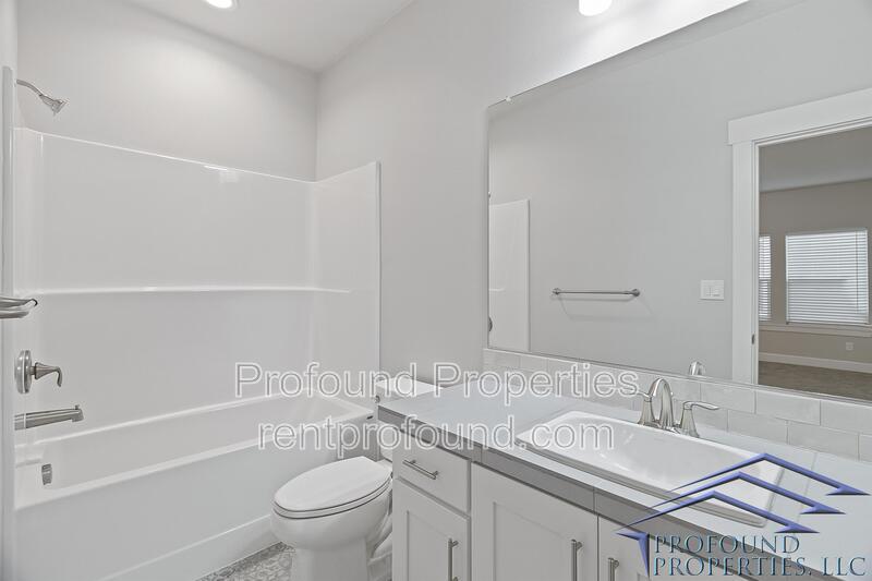 6843 SE Red Alder Street property image