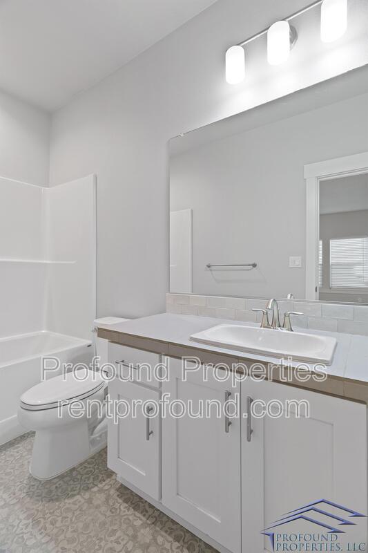 6843 SE Red Alder Street property image