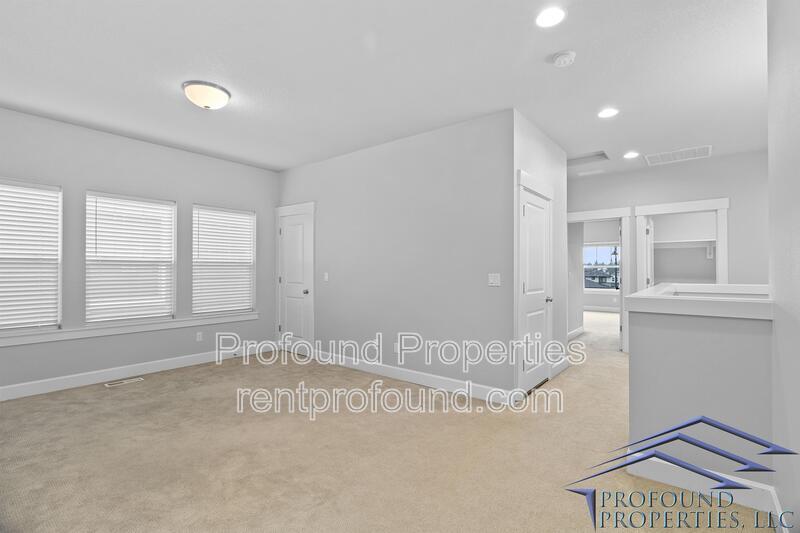 6843 SE Red Alder Street property image