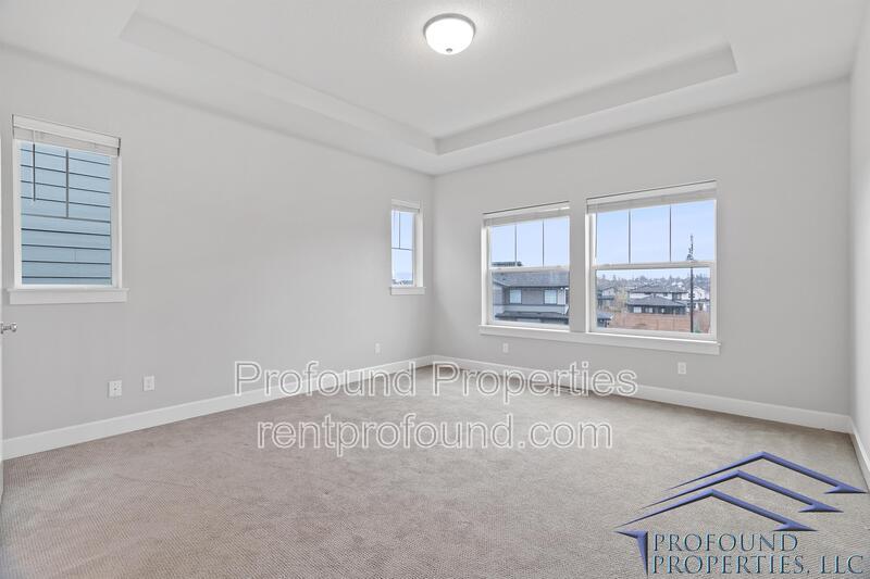 6843 SE Red Alder Street property image