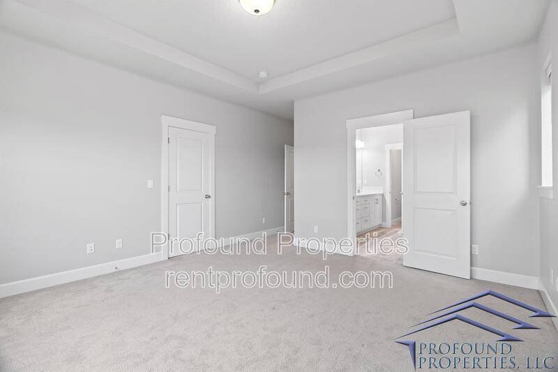 6843 SE Red Alder Street property image