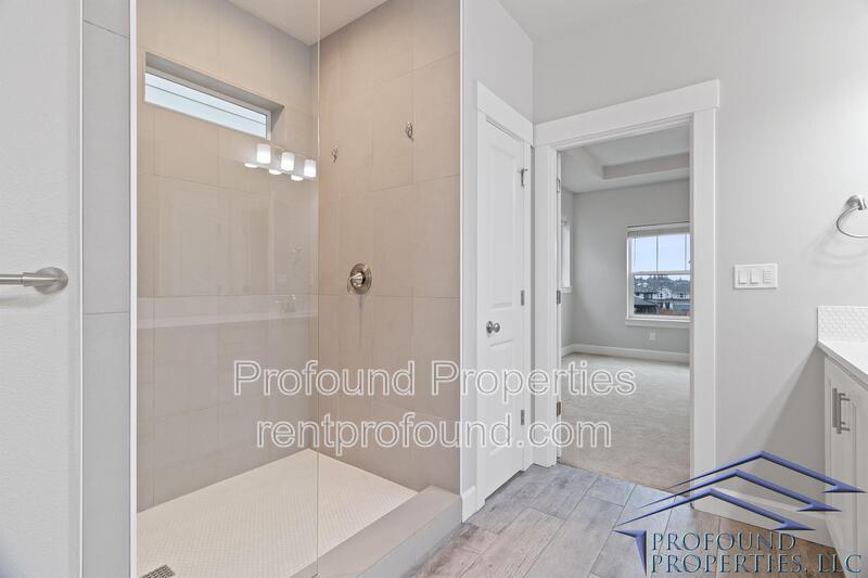 6843 SE Red Alder Street property image