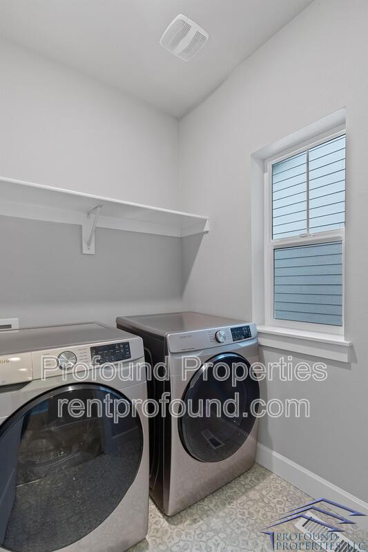 6843 SE Red Alder Street property image