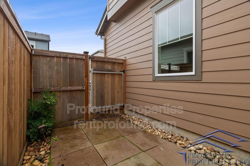 6843 SE Red Alder Street property image