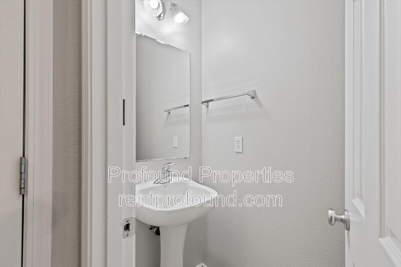 2310 NW Roseburg Terrace property image