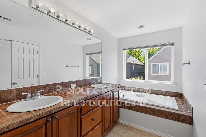 1140 SE Tamango Street property image