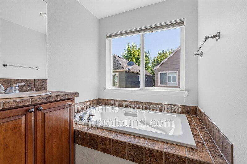1140 SE Tamango Street property image