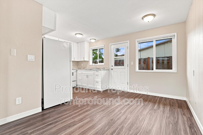 742 SE 13th Avenue - B property image