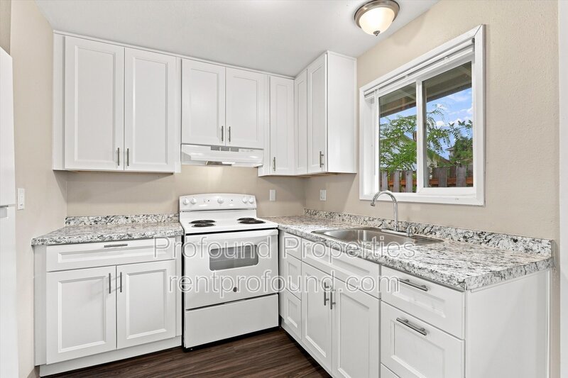 742 SE 13th Avenue - B property image