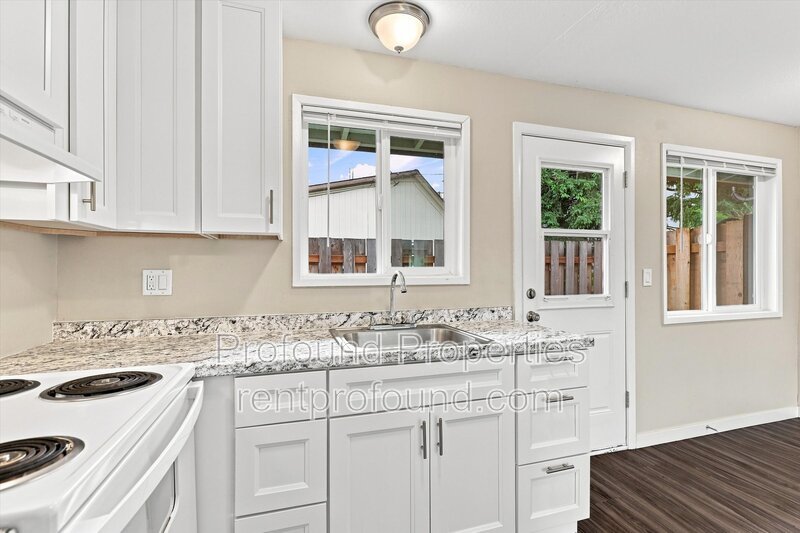 742 SE 13th Avenue - B property image