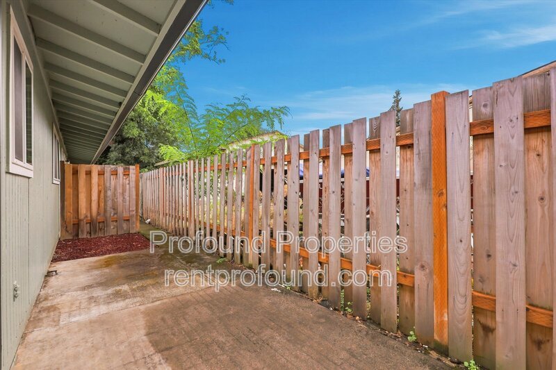 742 SE 13th Avenue - B property image
