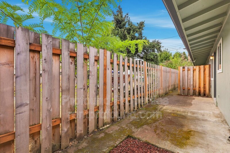 742 SE 13th Avenue - B property image
