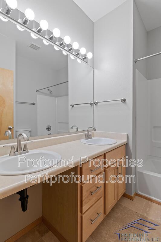 627 SW Dillan Drive property image